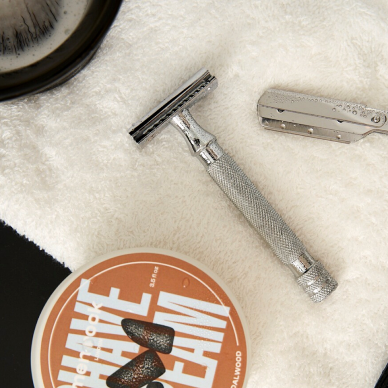 The Doubled Edged Razor Kahe teraga raseerija, 1 tk
